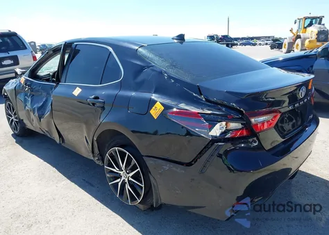 2021 Toyota Camry Se z USA, uszkodzony, nr VIN 4T1G11AKXMU419422